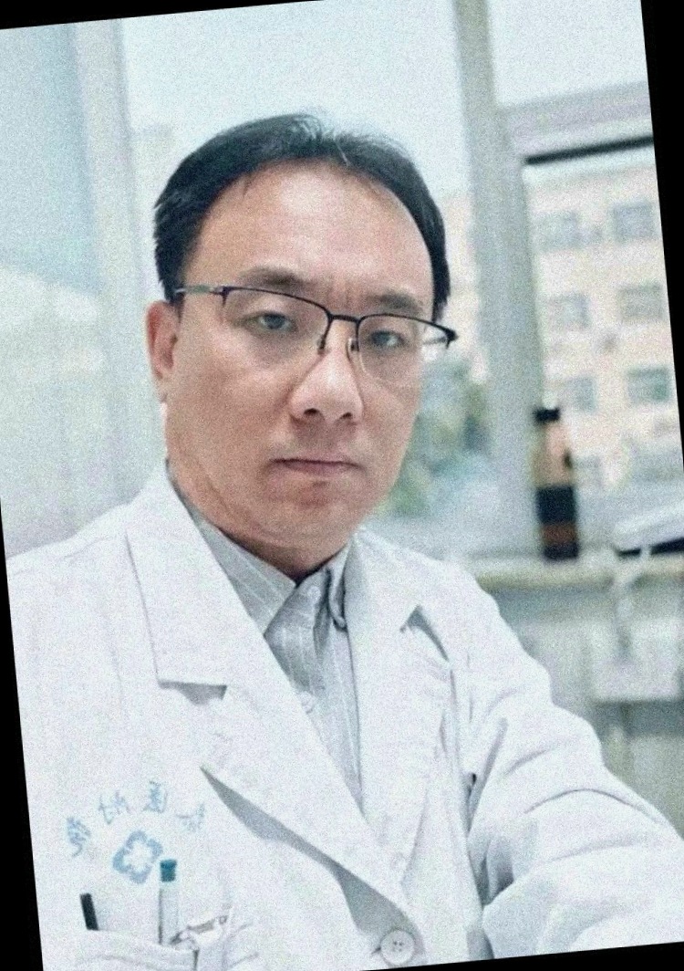 A 48-year-old chief doctor suddenly died, and a number of netizens mourned: he was in full surgery for years